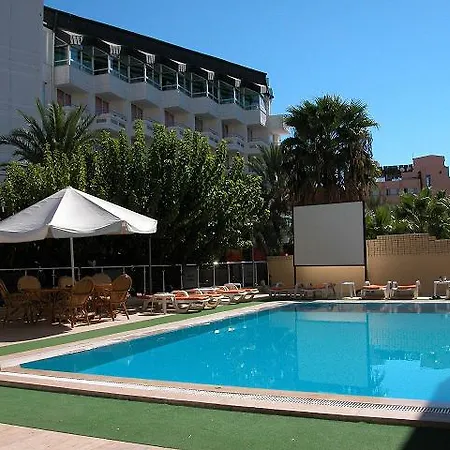 Hotel Karen 3*