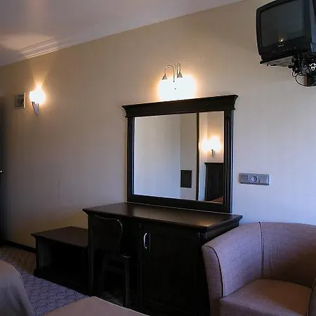Hotel Karen 3*